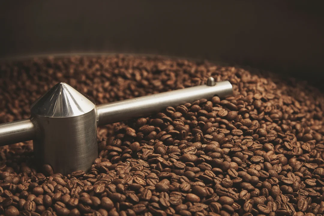 Arabica coffee prices hit record highs amid extreme weather and supply shortages. Explore the global market impact and future trends in the coffee industry.